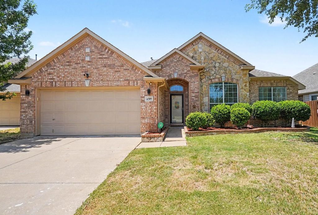 4509 Mallow Oak Drive, Fort Worth