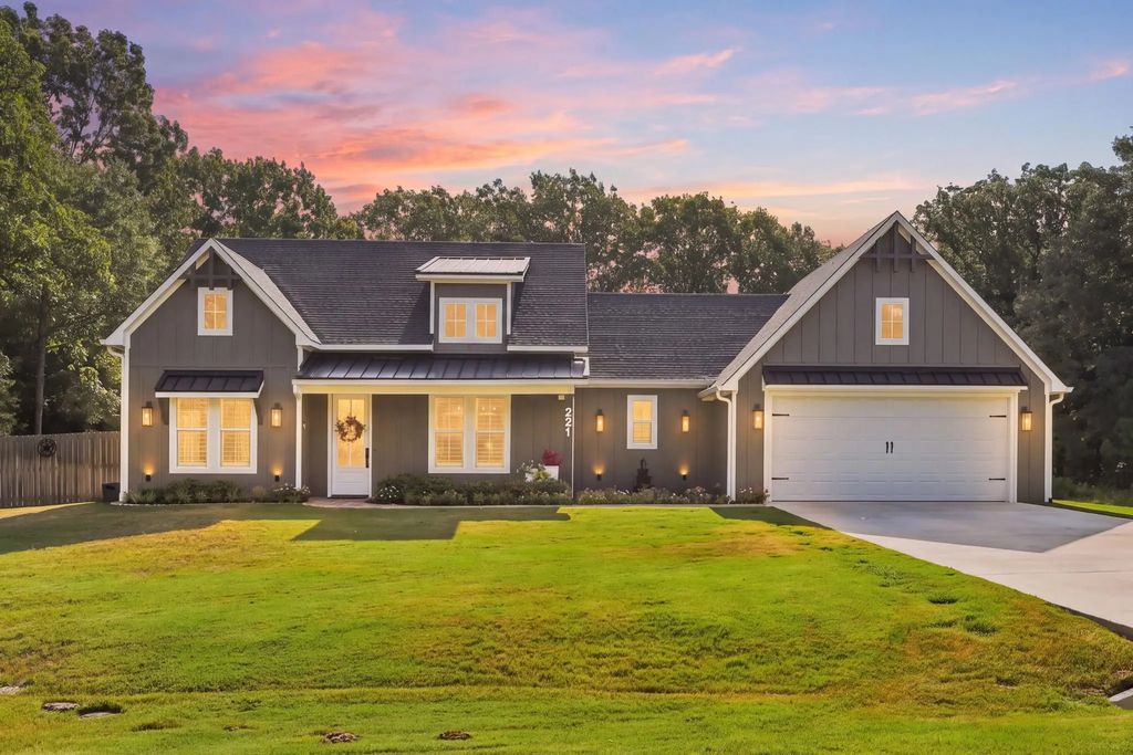 221 Private Road 6235 2320, Mineola