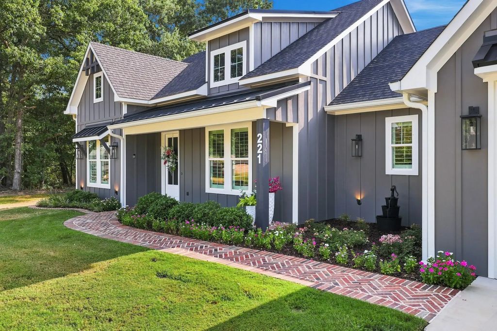 221 Private Road 6235 2320, Mineola
