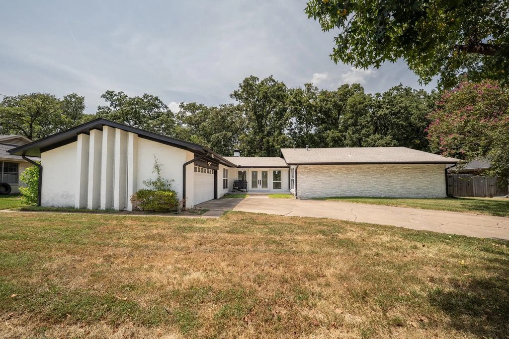 316 Woodcrest Circle, Sulphur Springs
