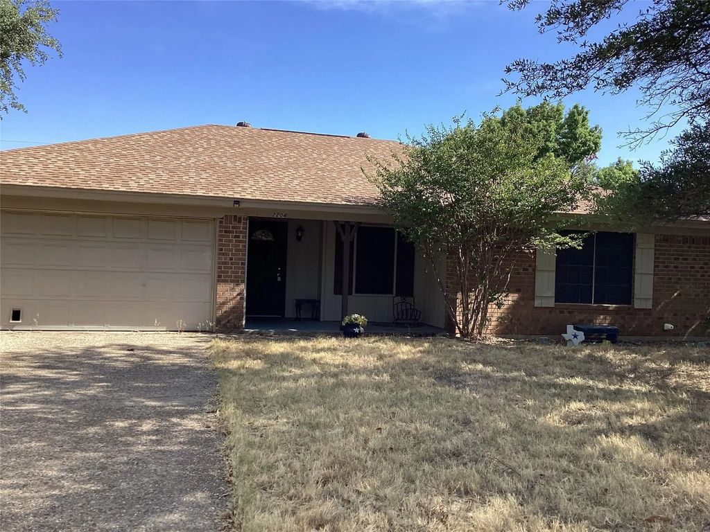 2204 Towne North Drive, Cleburne