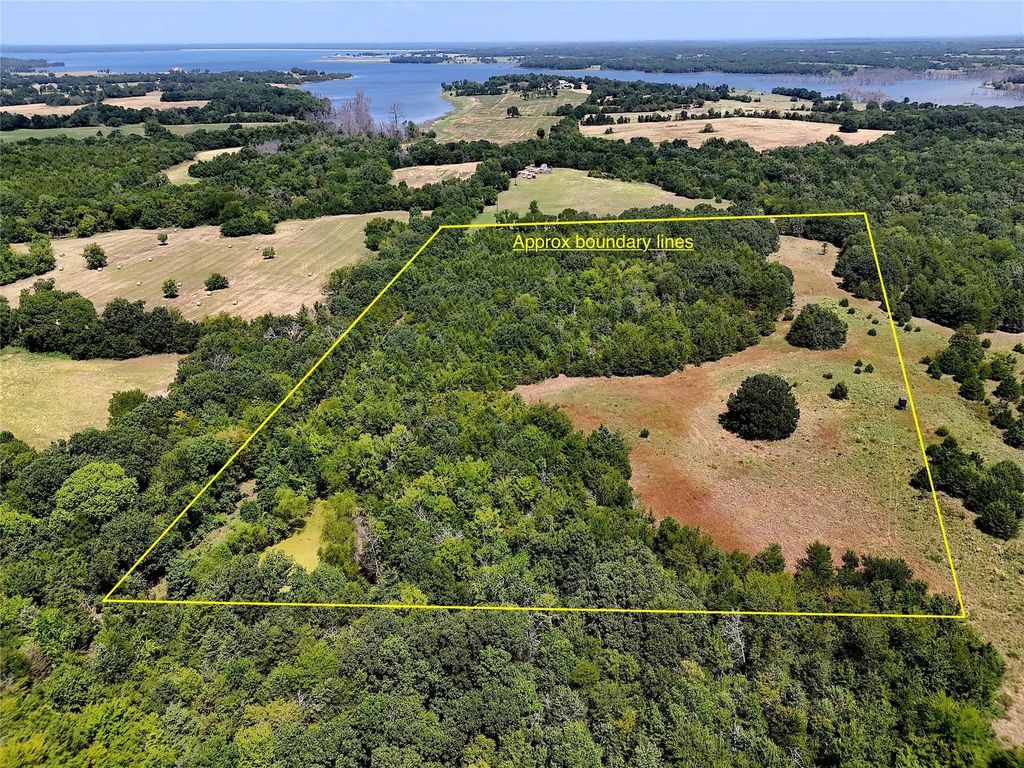 1600 Cr 2765, Honey Grove