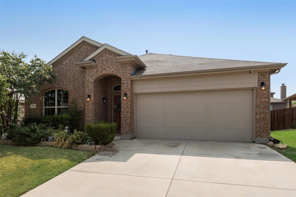 1733 Falling Star Drive, Fort Worth