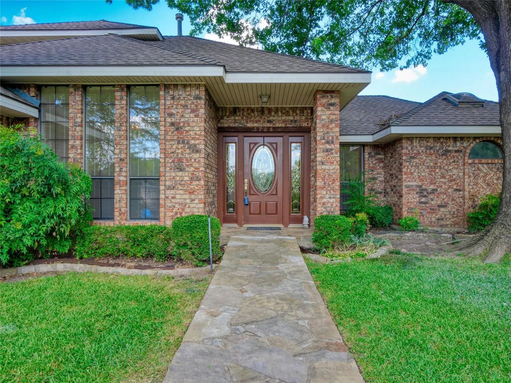 3706 Queenswood Lane, Garland