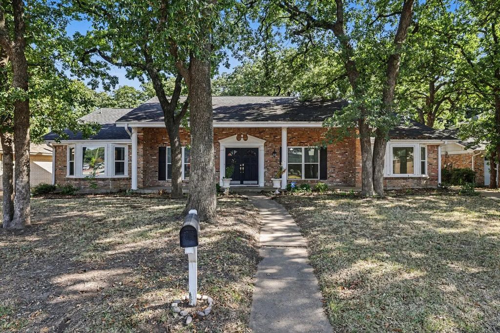 2408 Winewood Lane, Arlington