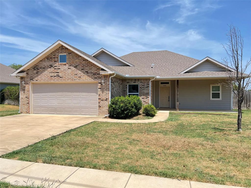 808 E Northside Drive, Pilot Point