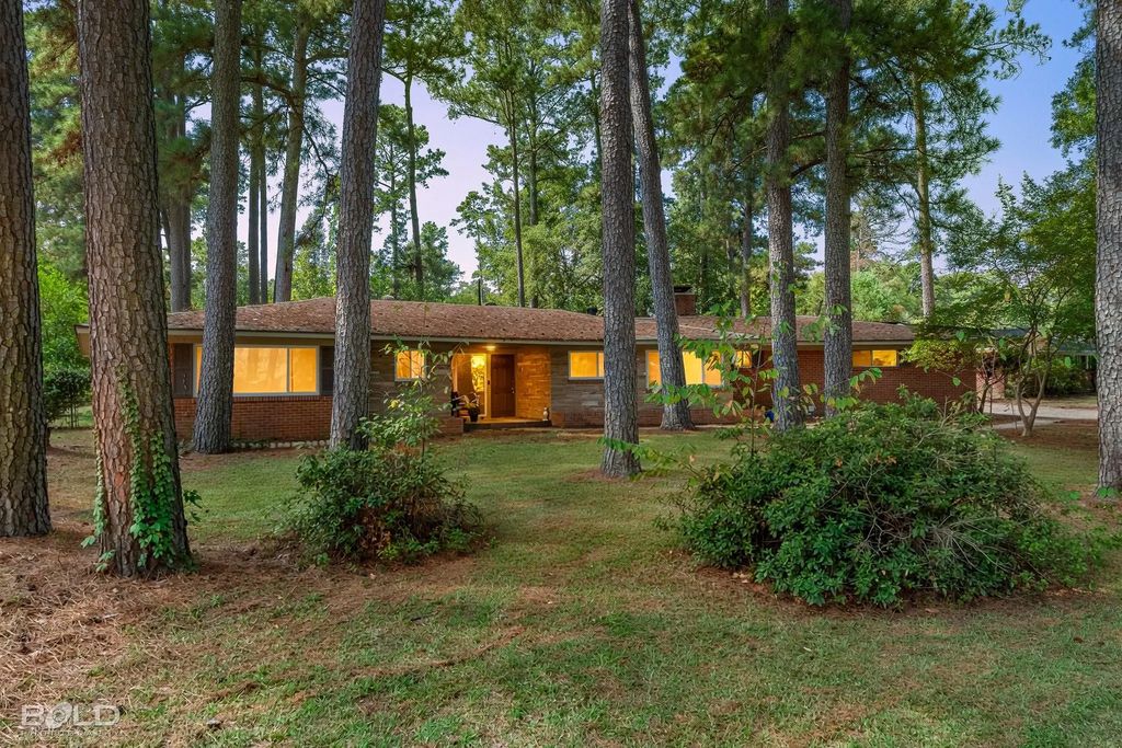1907 S Brookwood Drive, Shreveport