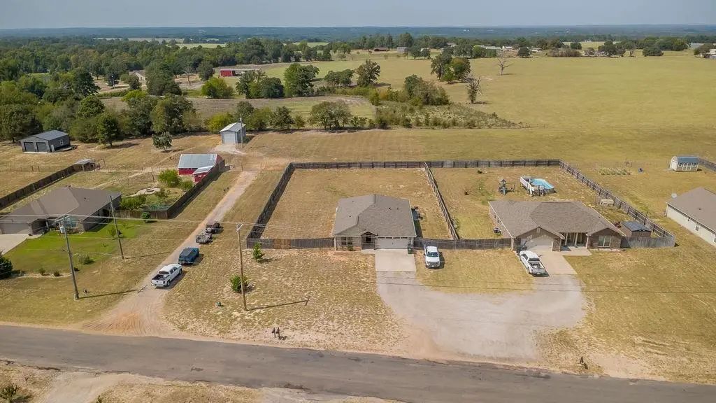 14308 Cr 452, Lindale