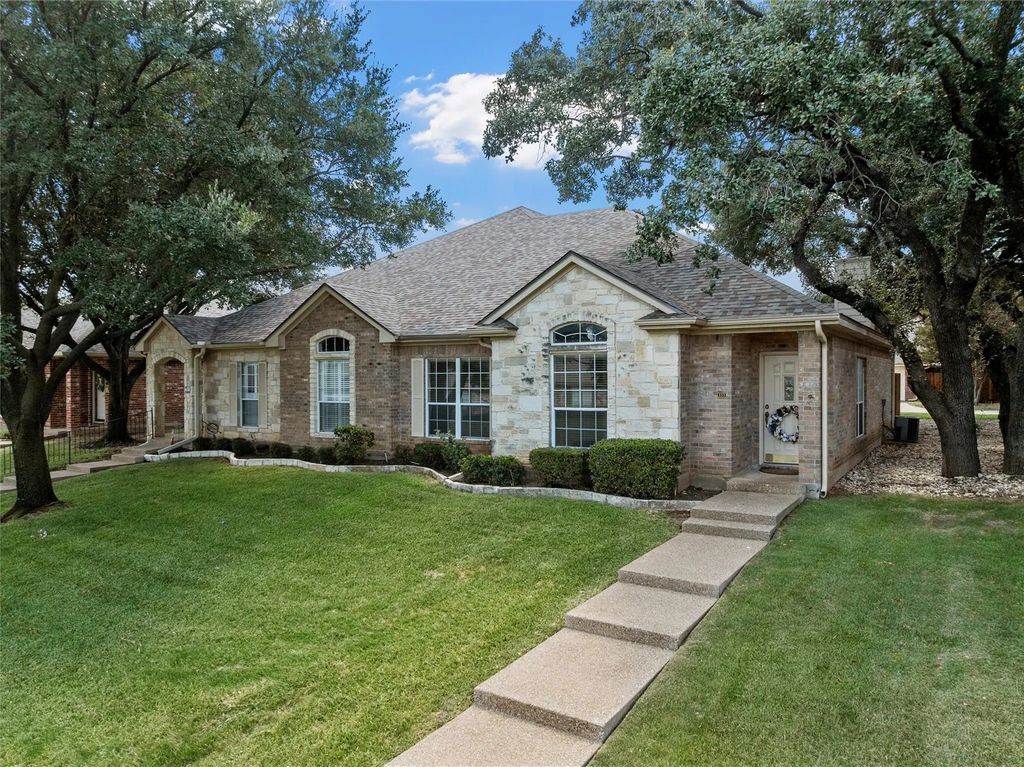 333 Old Mill Creek Drive, Woodway