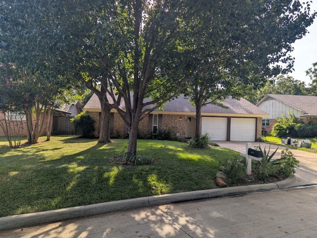 2908 Ashbury Drive, Arlington