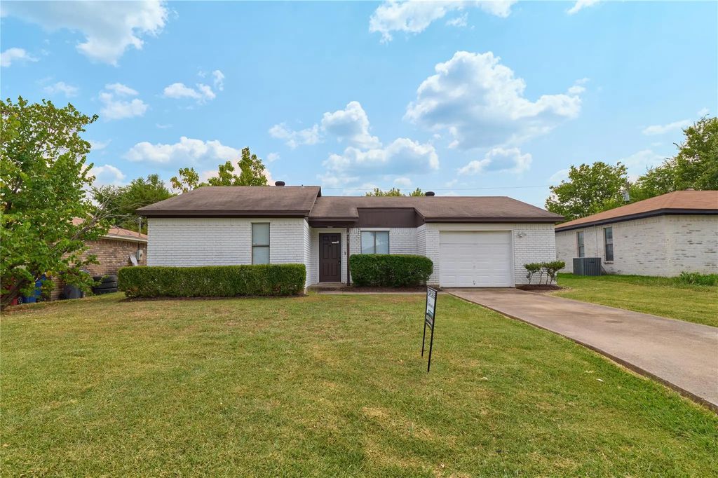 813 Loganwood Drive, Royse City