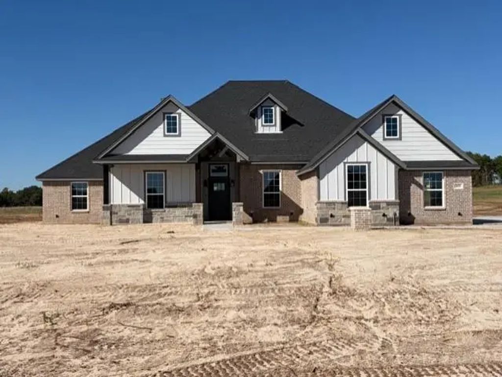 1035 Colt Road, Springtown