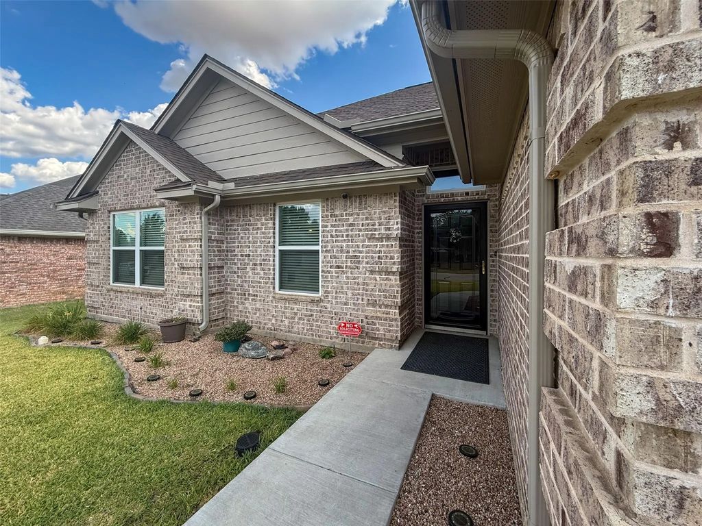 219 Quail Run, Aubrey