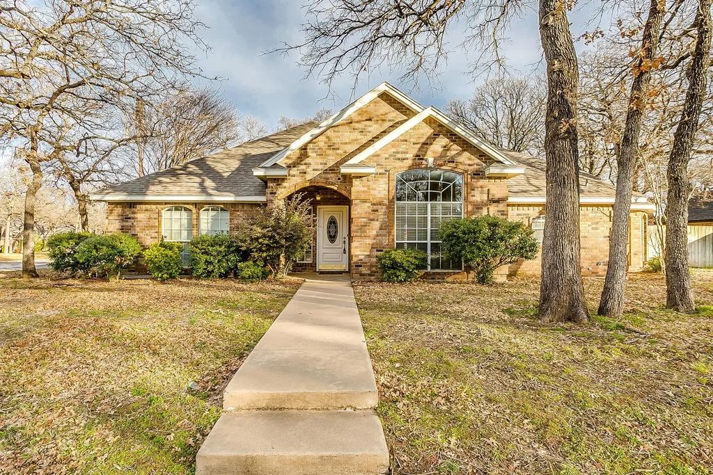 901 Evandale Road, Burleson
