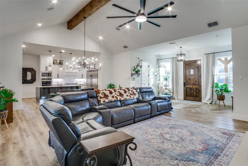 112 Wooded Acres Drive, Mineral Wells