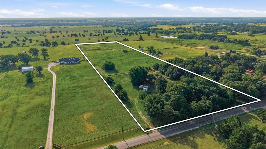 1614 W Line Road, Whitesboro