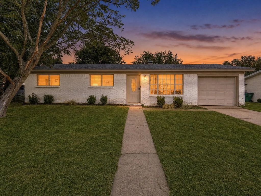 321 E Pine Street, Jacksboro