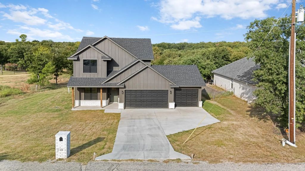 121 Jim Walter Drive, Runaway Bay