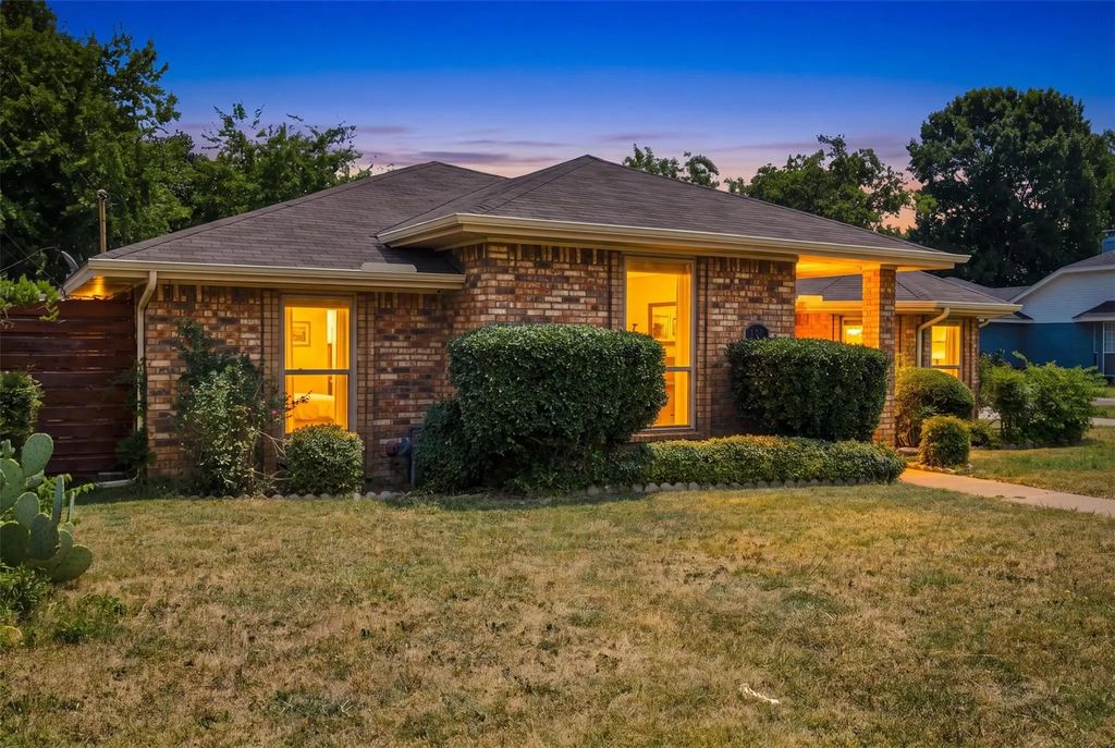 135 Meadow Ridge Drive, Cedar Hill