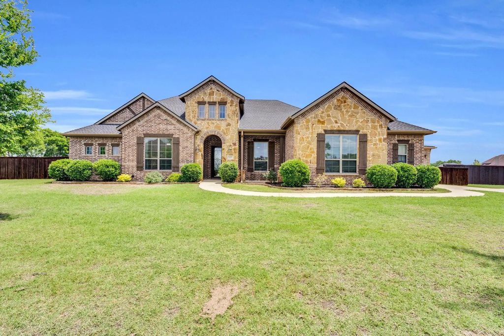102 Willowbrook Drive, Waxahachie