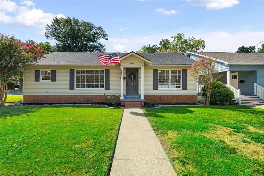 1801 Woodlawn Avenue, Corsicana