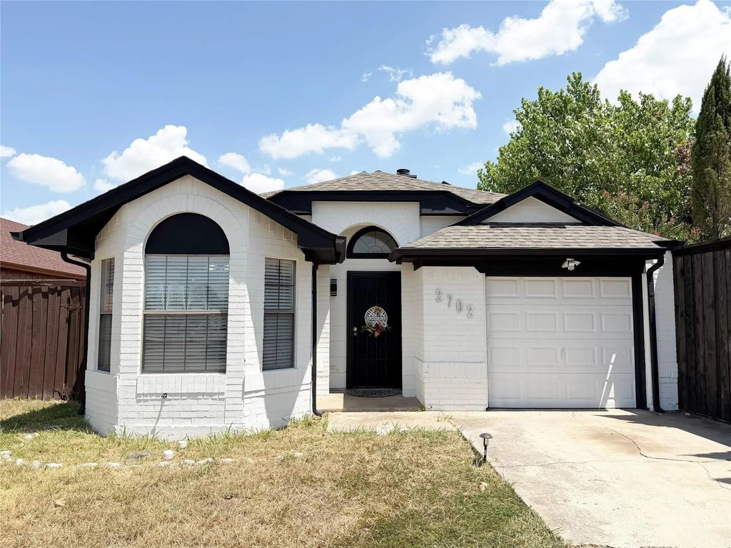 2702 Game Lake Drive, Irving