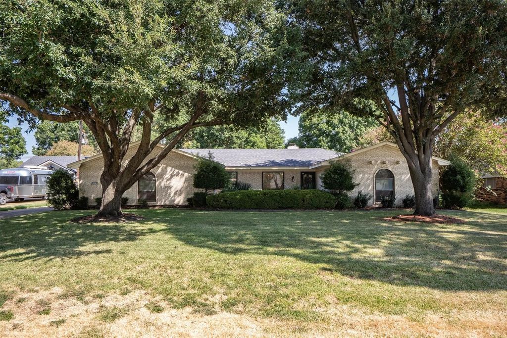 2108 Forest Hills Road, Grapevine