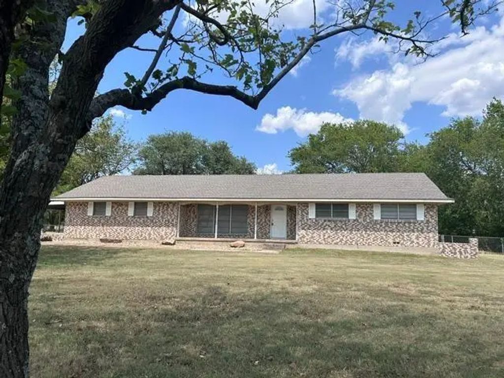 904 Beasley Boulevard, Whitewright