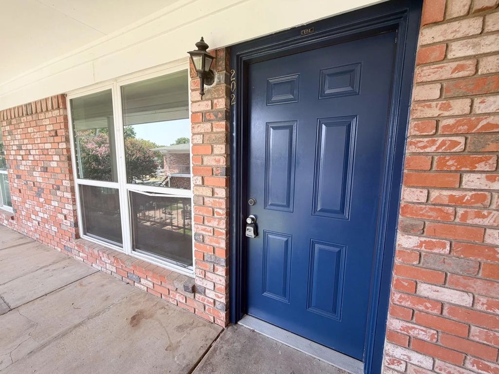 518 N Rogers Street 202, Waxahachie