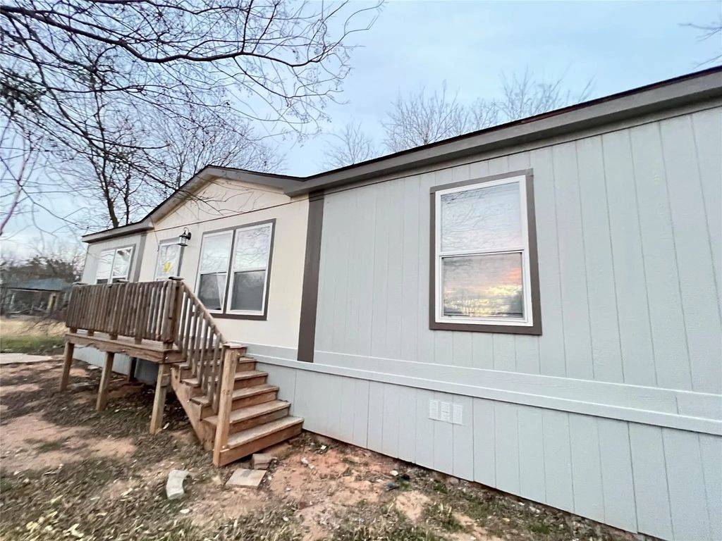 197 E Sweden Street, Walnut Springs