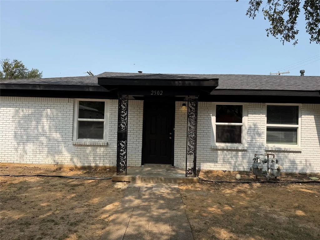 2502 Normont Circle, Fort Worth