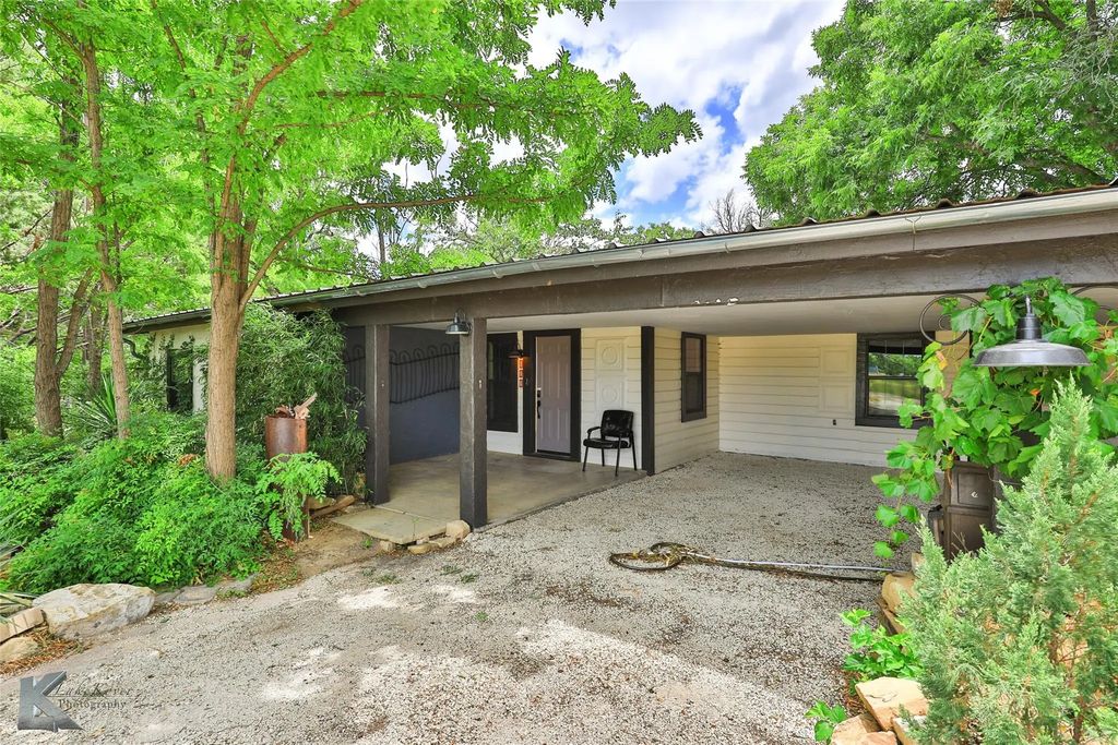 609 Sunset Drive, Clyde