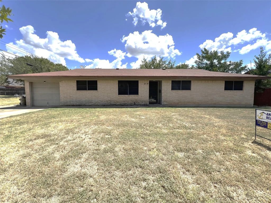410 N Rosalee, Henrietta