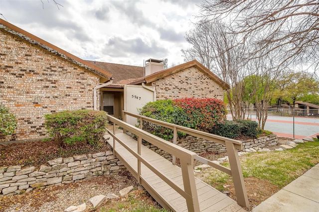 5947 Chimney Wood Circle, Fort Worth
