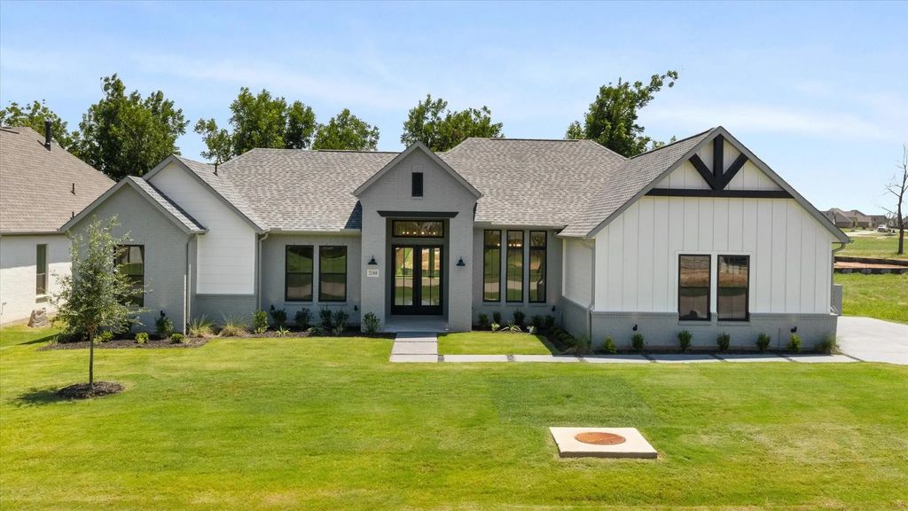 2180 Middlewood Circle, Granbury