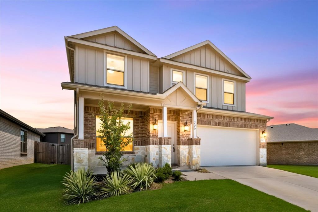 313 Woodlands Boulevard, Terrell