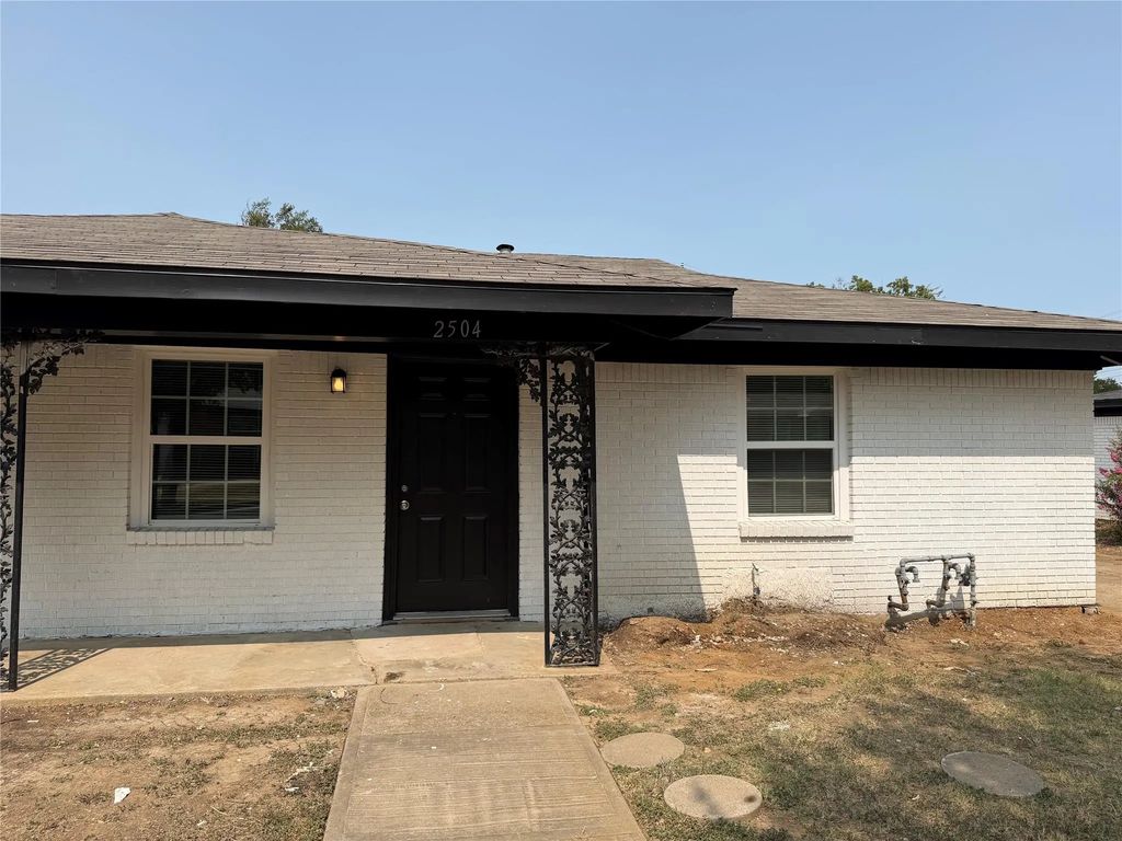 2504 Normont Circle, Fort Worth