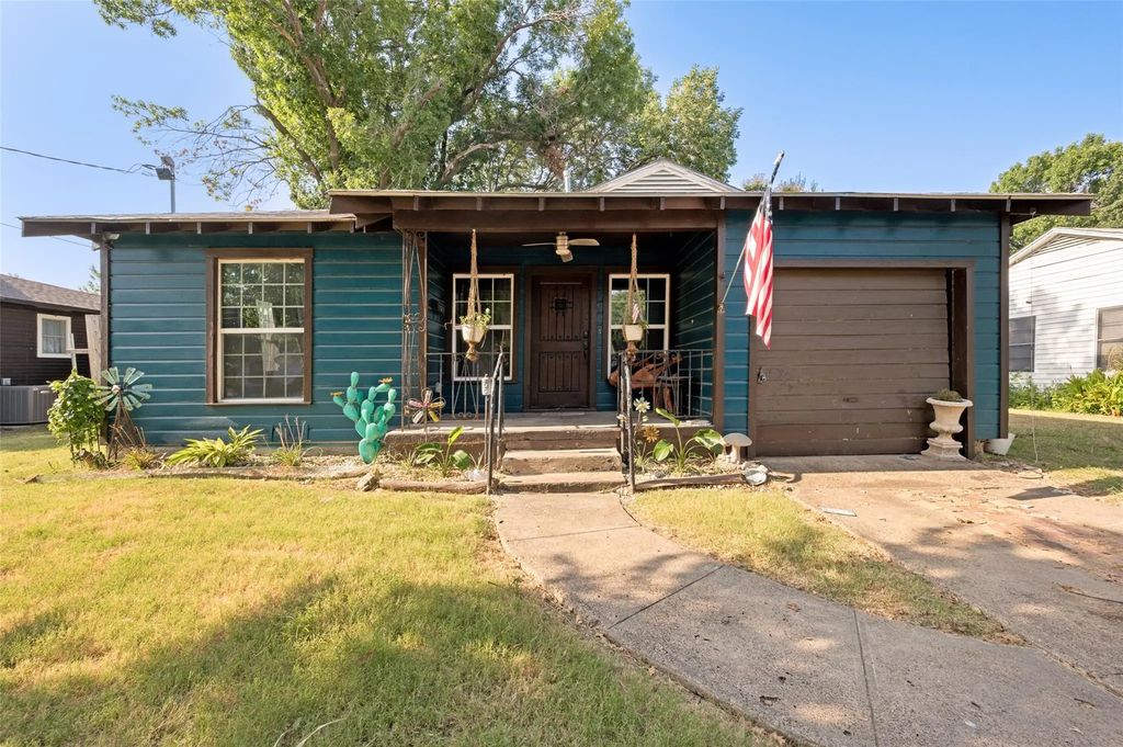 1008 E Russell Avenue, Carrollton