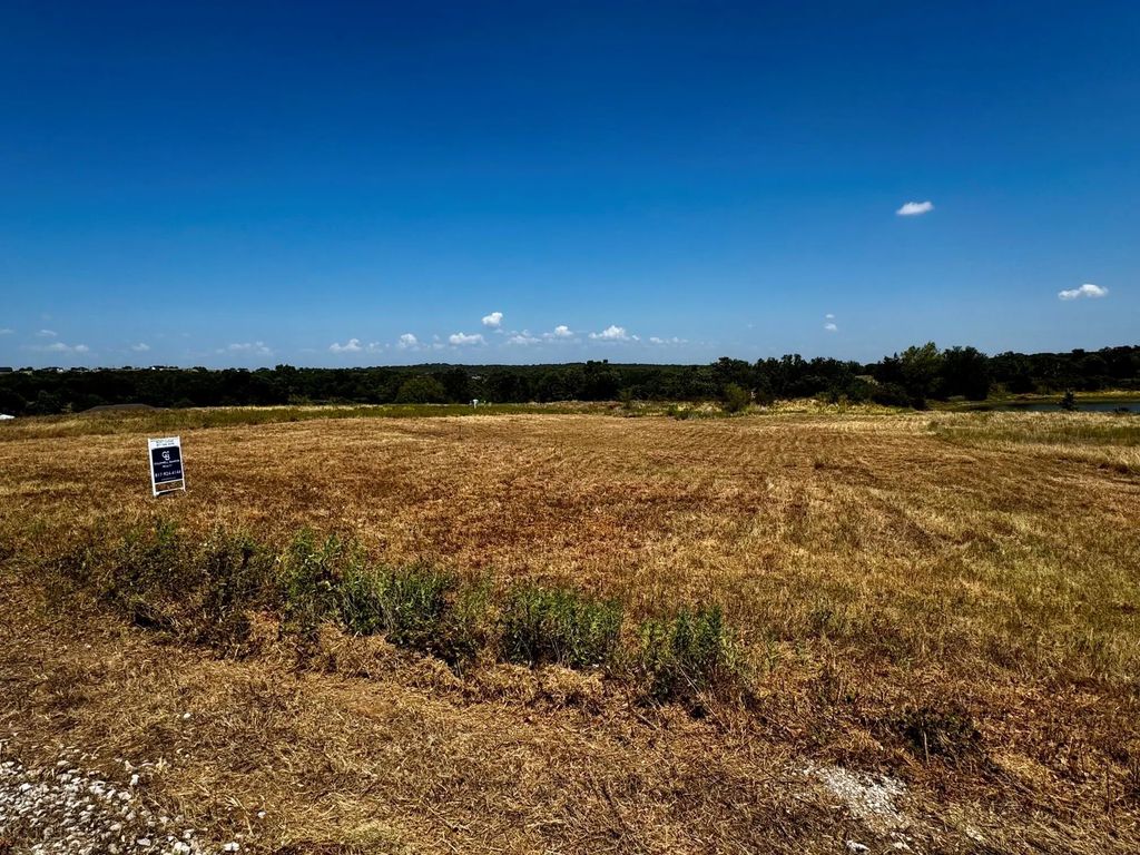 2005 Hilltop Cove, Springtown