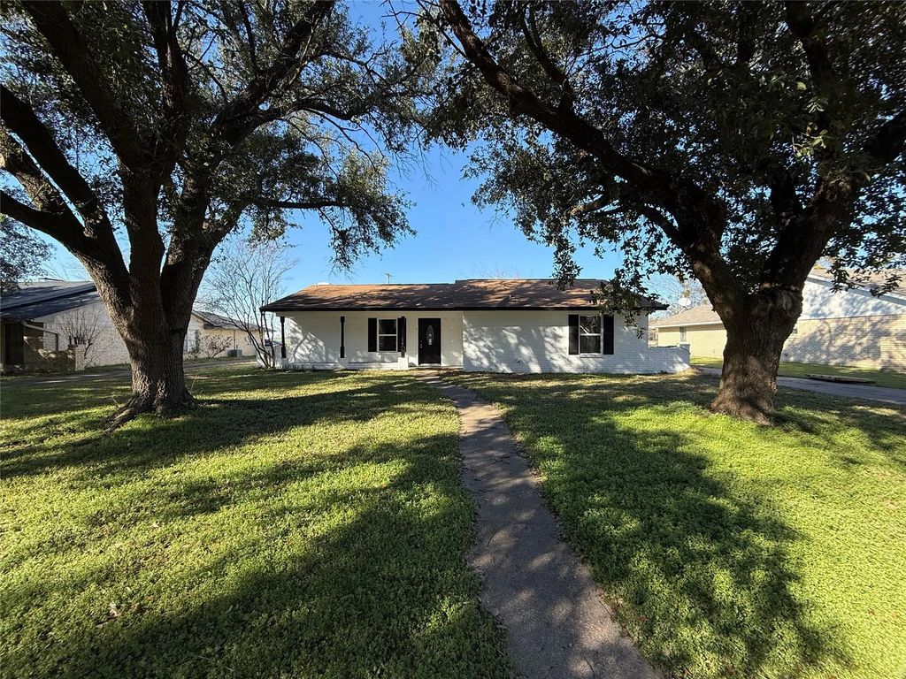 106 W Jeter Street, Mabank