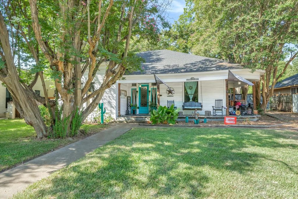 105 Johnson Street, Terrell