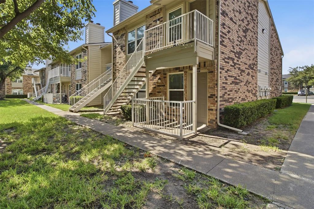 2200 E Trinity Mills Road 209, Carrollton