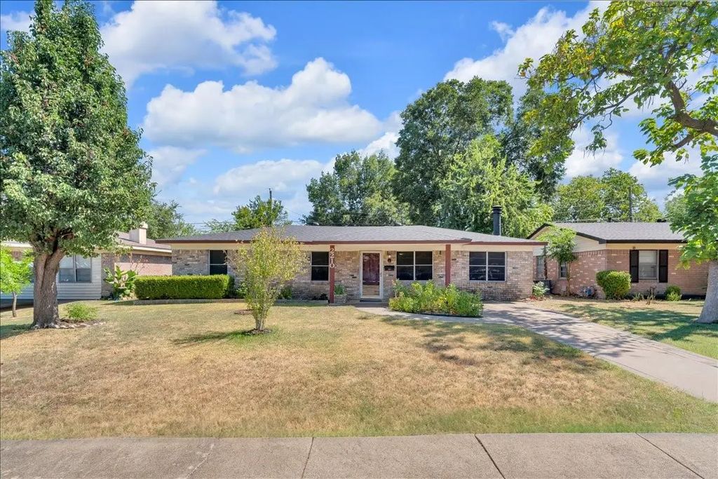 2210 Starlite Lane, Irving
