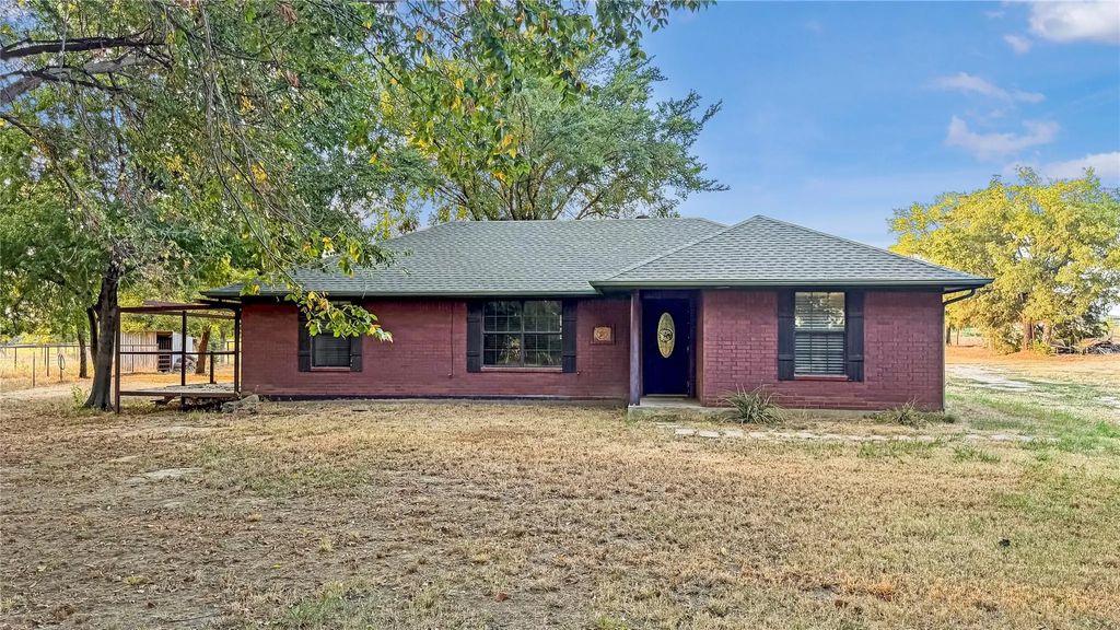 697 County Road 166, Whitesboro