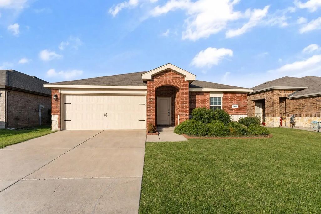 2427 Karnack Drive, Forney