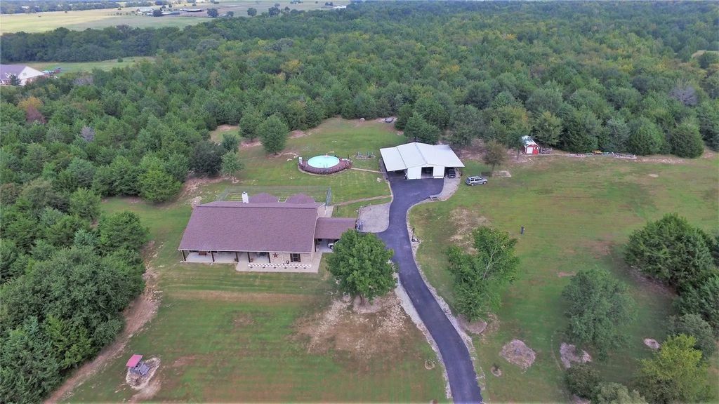 7032 Fm 1567, Lone Oak