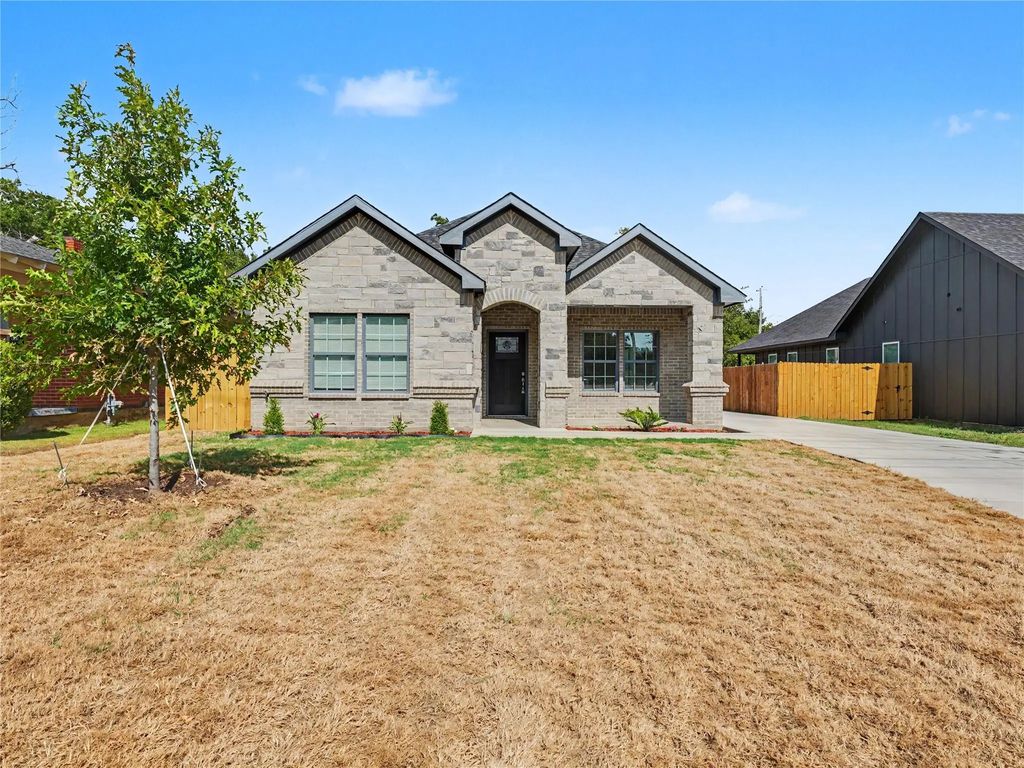 821 S Ayers Avenue, Fort Worth