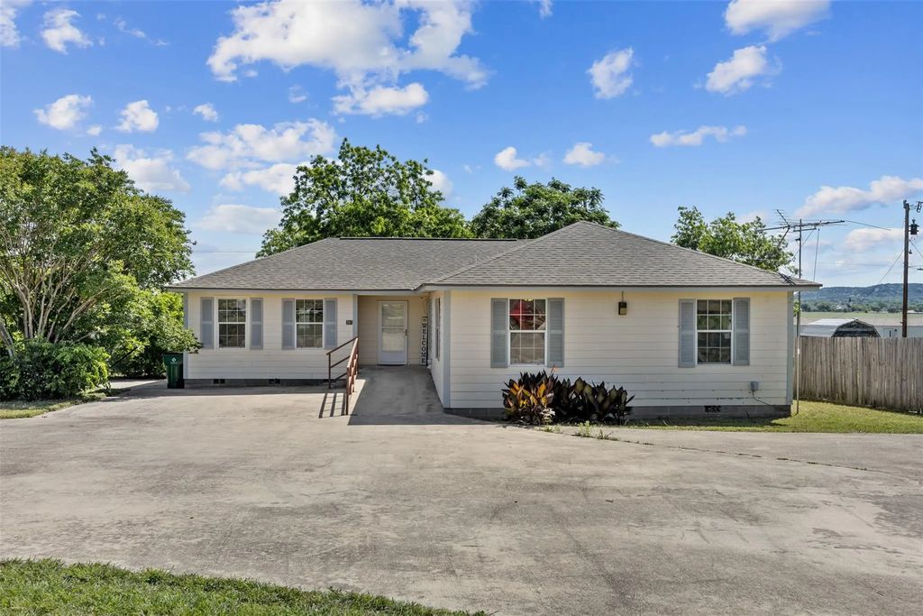 701 N 2nd Street, Cranfills Gap