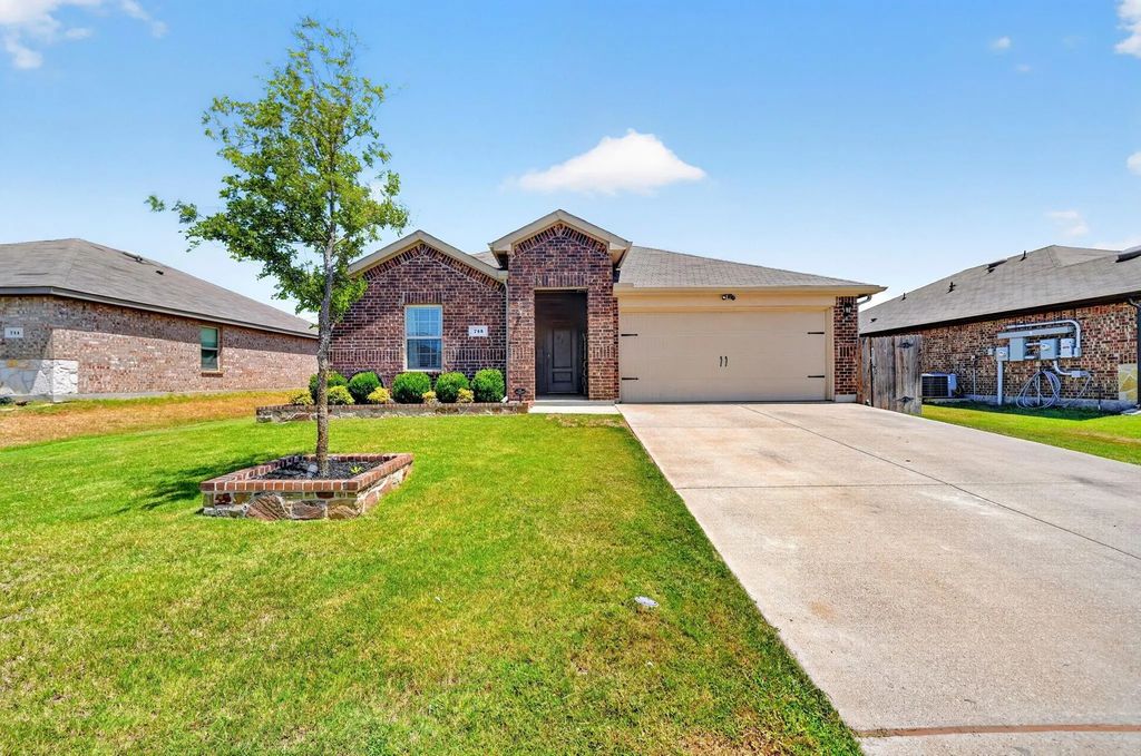 713 Saddle Horn, Royse City
