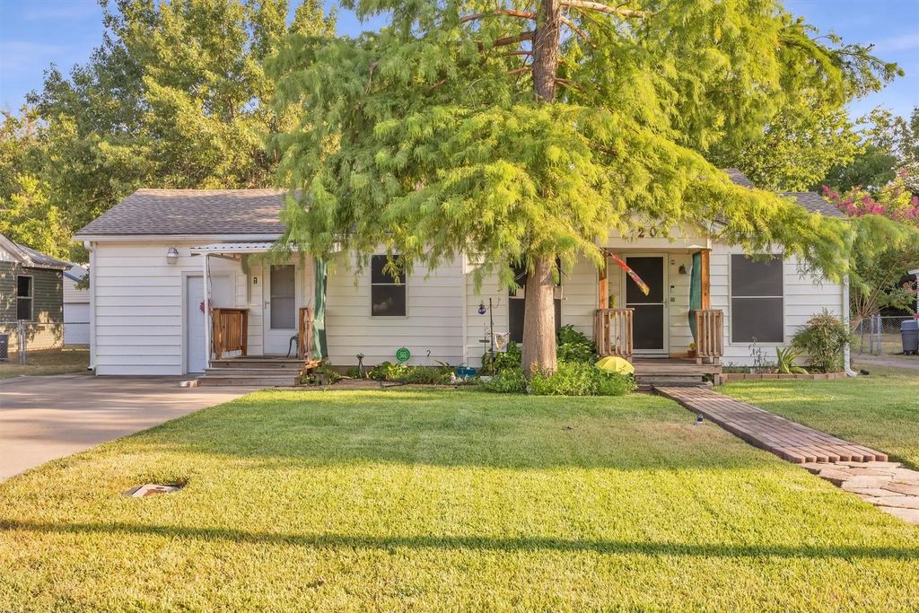 204 W 7th Street, Irving